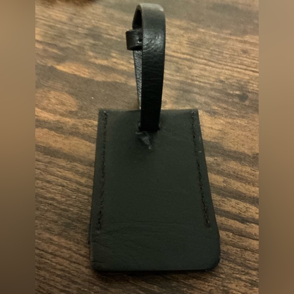 A Rare Modern Vintage Tumi Voyageur Leather Monogram Hang Tag Charm Handbag Tag - Picture 3 of 3